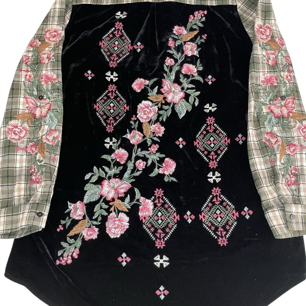Paparazzi‎ Velvet Floral Embroidered Back Plaid Flannel Western Boho Shirt Large - Picture 6 of 12
